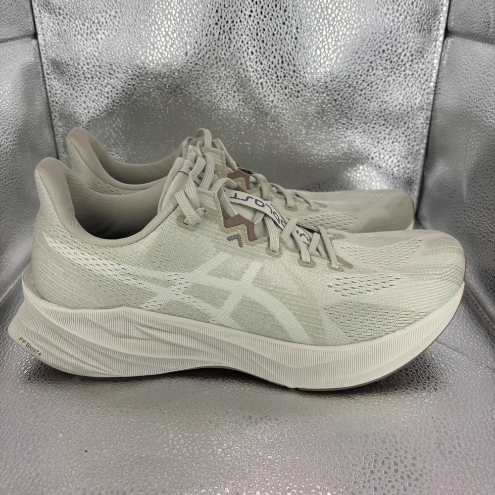 ASICS Novablast 3 Mens Running Shoes Cream Beige 1011B983 Size 10